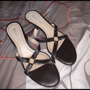 Etienne Aigner E-cross heels